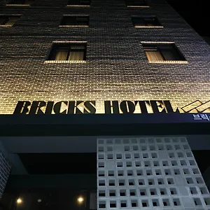 3* Hotel Bricks